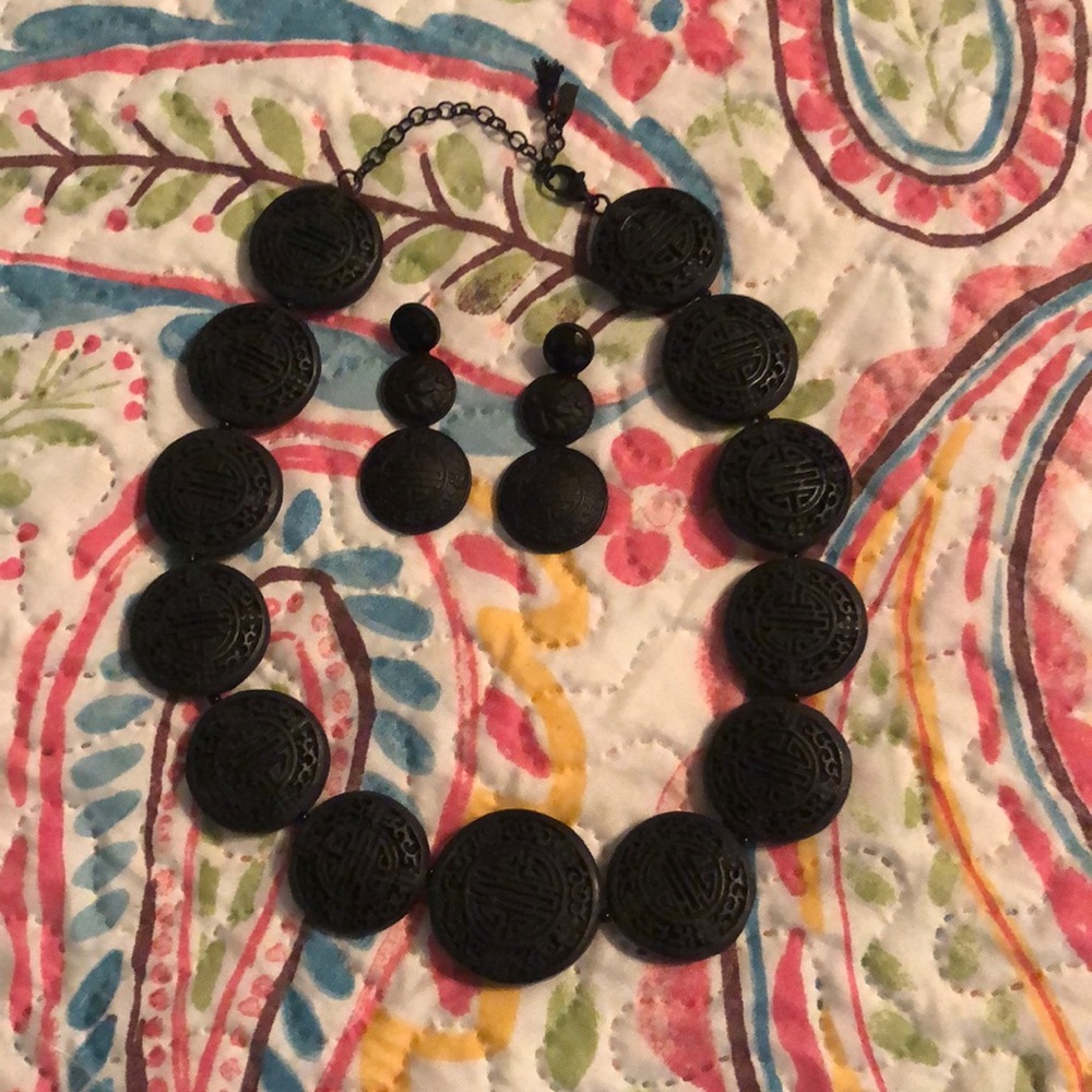 Vera Wang black necklace and earring set